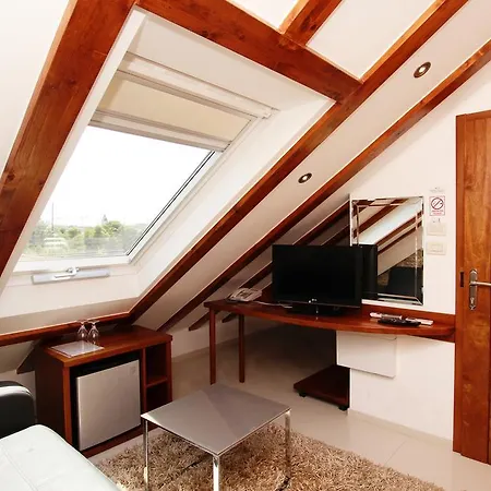 Kampanel Bed and Breakfast Τρογκίρ